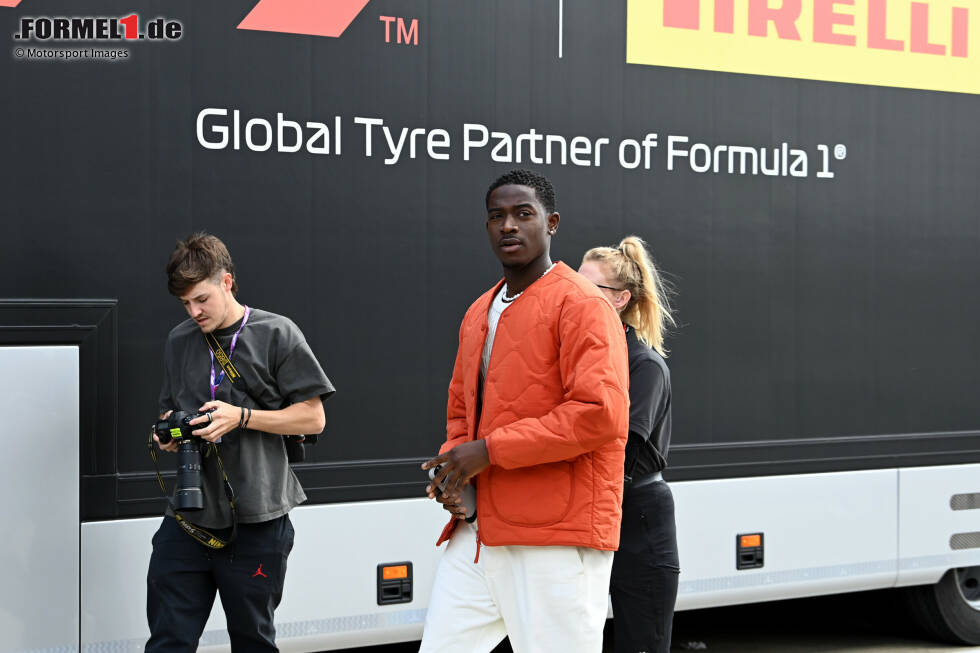 Foto zur News: Damnson Idris spielt Joshua Piarce im neuen Formel-1-Film