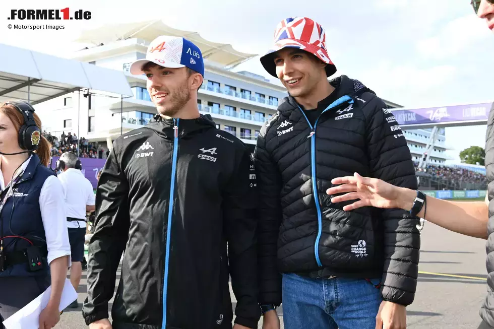 Foto zur News: Pierre Gasly (Alpine) und Esteban Ocon (Alpine)