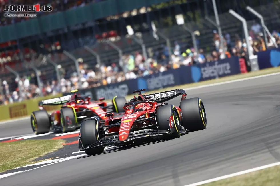 Foto zur News: Charles Leclerc (Ferrari) und Carlos Sainz (Ferrari)