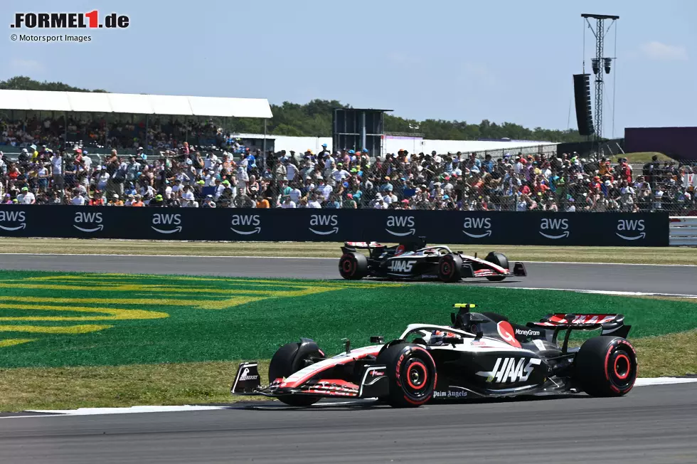 Foto zur News: Nico Hülkenberg (Haas) und Kevin Magnussen (Haas)