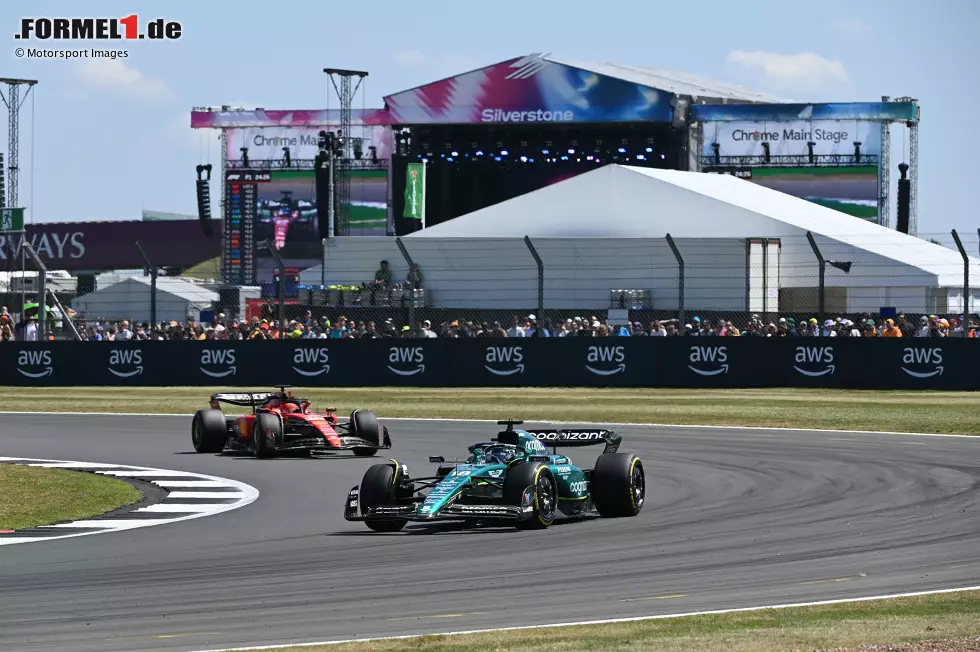 Foto zur News: Lance Stroll (Aston Martin) und Charles Leclerc (Ferrari)