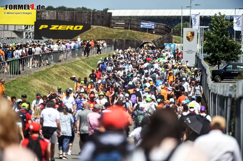 Foto zur News: Fans in Silverstone