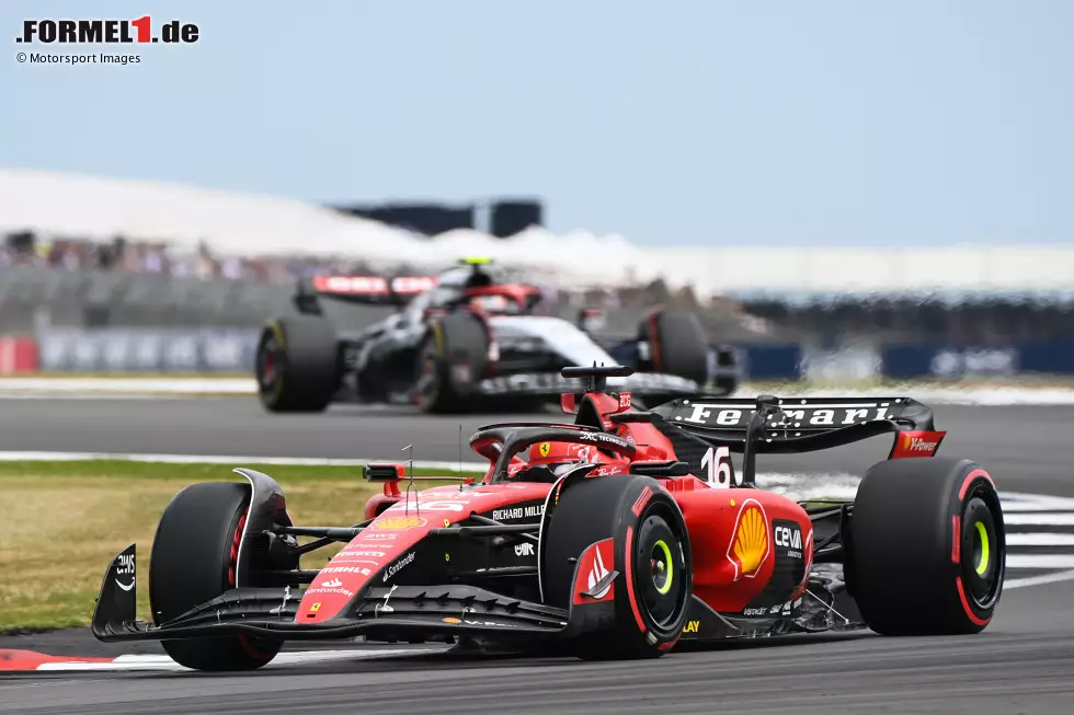 Foto zur News: Charles Leclerc (Ferrari) und Yuki Tsunoda (AlphaTauri)