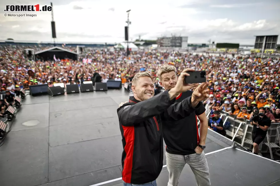 Foto zur News: Kevin Magnussen (Haas) und Nico Hülkenberg (Haas)