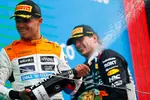 Foto zur News: Lando Norris (McLaren) und Max Verstappen (Red Bull)