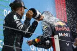 Foto zur News: Lewis Hamilton (Mercedes) und Max Verstappen (Red Bull)