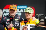 Foto zur News: Max Verstappen (Red Bull) und Lando Norris (McLaren)