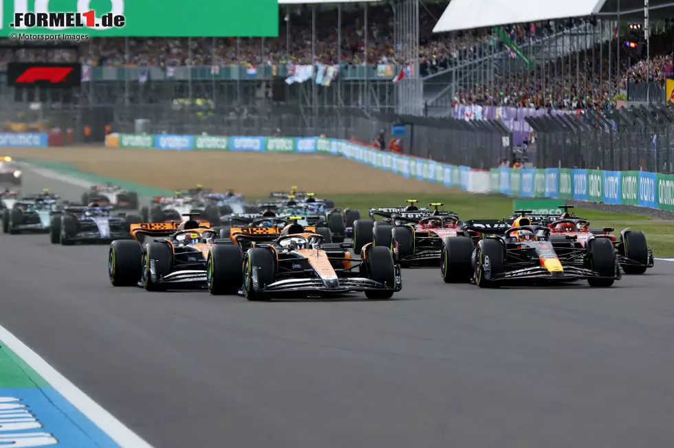 Foto zur News: Lando Norris (McLaren), Max Verstappen (Red Bull), Oscar Piastri (McLaren), Charles Leclerc (Ferrari), George Russell (Mercedes) und Carlos Sainz (Ferrari)