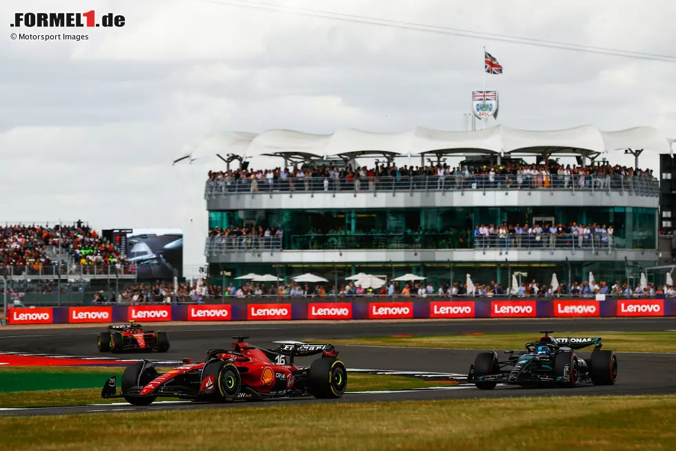 Foto zur News: Charles Leclerc (Ferrari) und George Russell (Mercedes)