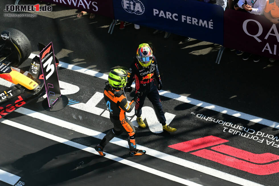 Foto zur News: Lando Norris (McLaren) und Sergio Perez (Red Bull)