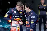 Foto zur News: Max Verstappen (Red Bull) und Sergio Perez (Red Bull)