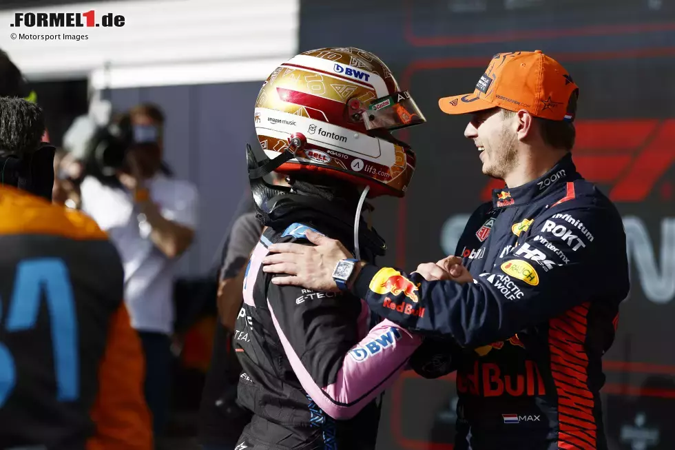 Foto zur News: Pierre Gasly (Alpine) und Max Verstappen (Red Bull)