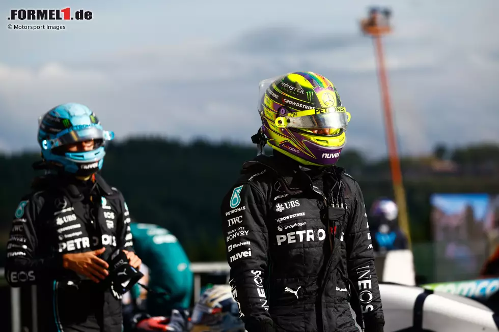 Foto zur News: Lewis Hamilton (Mercedes) und George Russell (Mercedes)