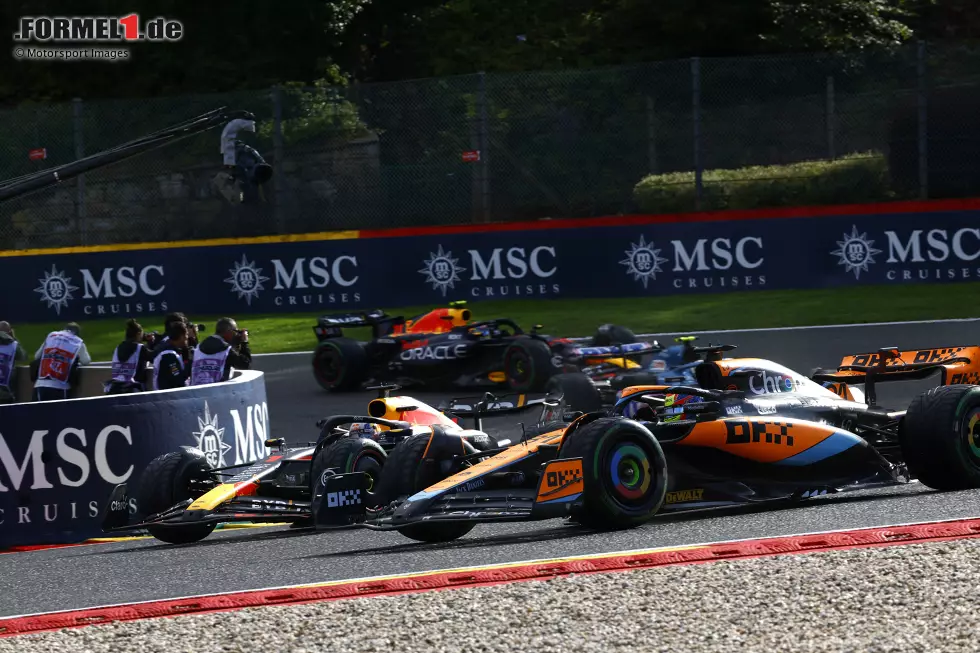 Foto zur News: Oscar Piastri (McLaren), Max Verstappen (Red Bull) und Pierre Gasly (Alpine)