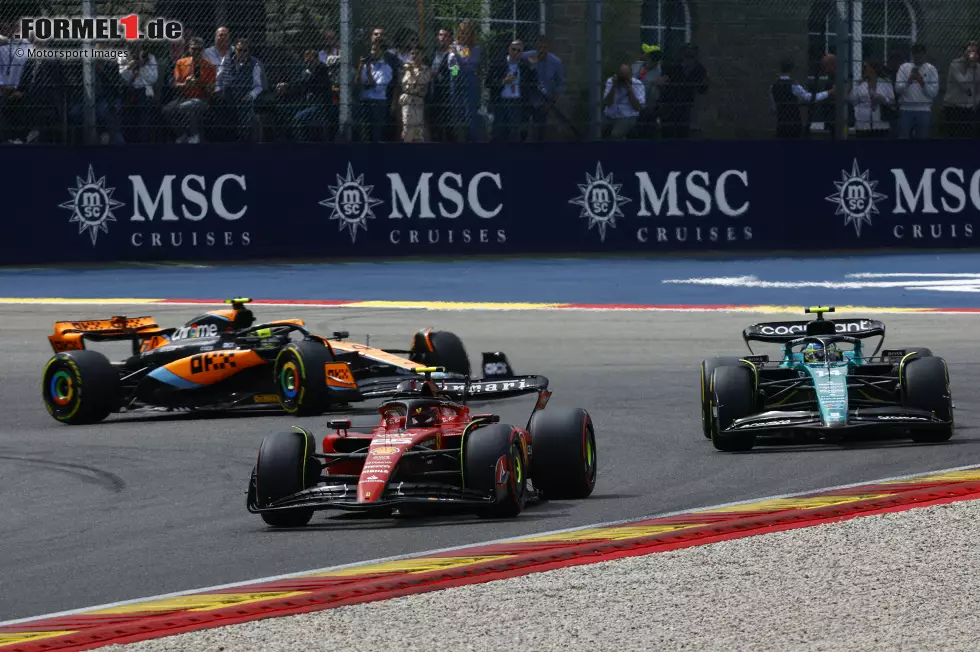 Foto zur News: Carlos Sainz (Ferrari), Fernando Alonso (Aston Martin) und Lando Norris (McLaren)