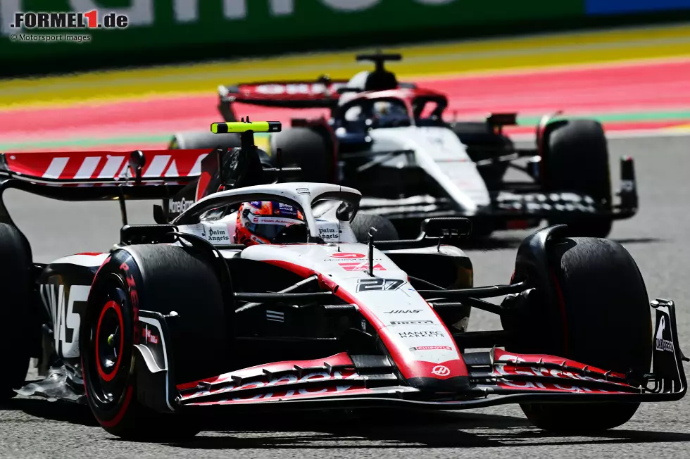 Foto zur News: Nico Hülkenberg (Haas) und Daniel Ricciardo (AlphaTauri)