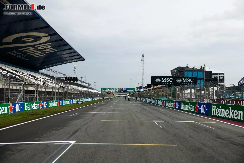 Foto zur News: Zielgeraden in Zandvoort