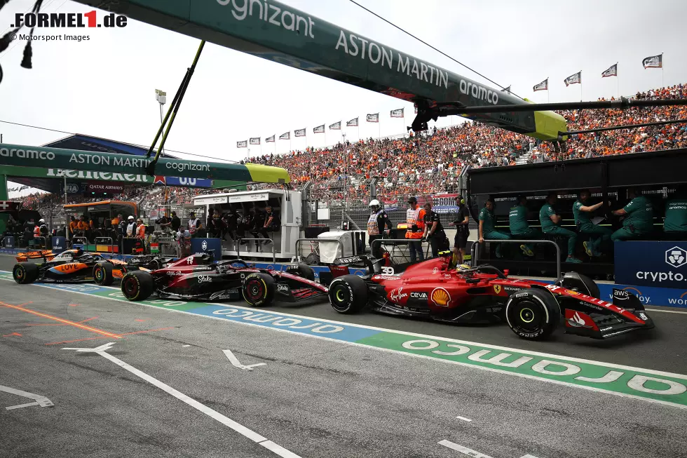 Foto zur News: Valtteri Bottas (Alfa Romeo) und Oscar Piastri (McLaren)