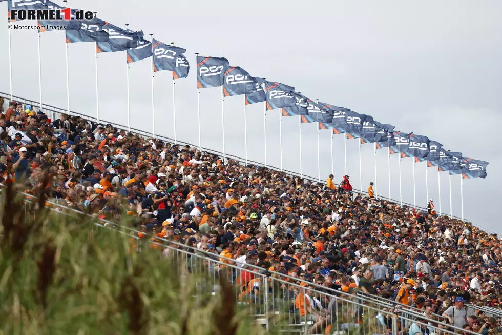 Foto zur News: Fans in Zandvoort