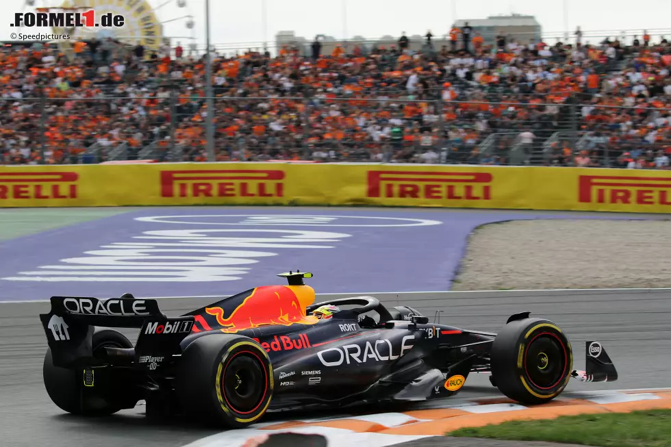 Foto zur News: Sergio Perez (Red Bull)