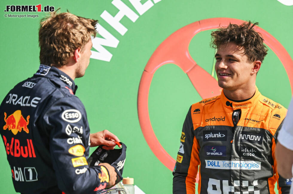 Foto zur News: Max Verstappen (Red Bull) und Lando Norris (McLaren)