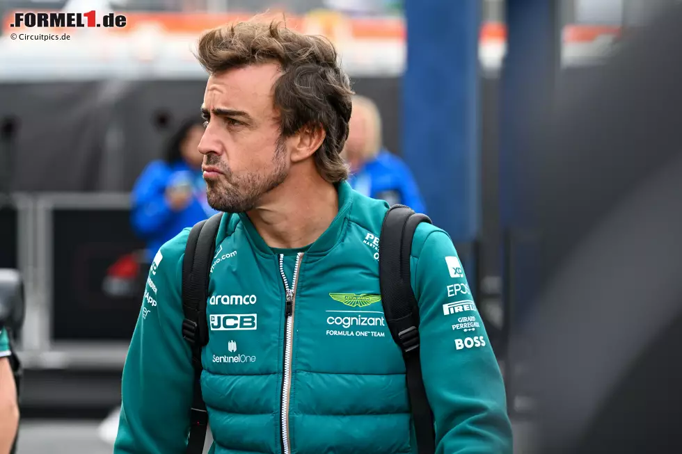 Foto zur News: Fernando Alonso (Aston Martin)