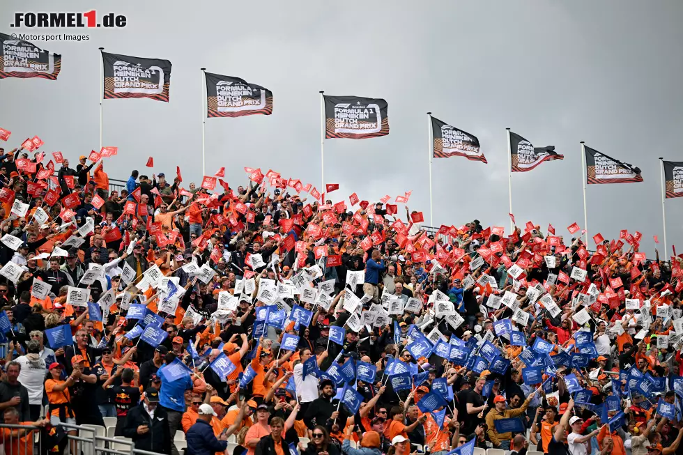 Foto zur News: Fans in Zandvoort