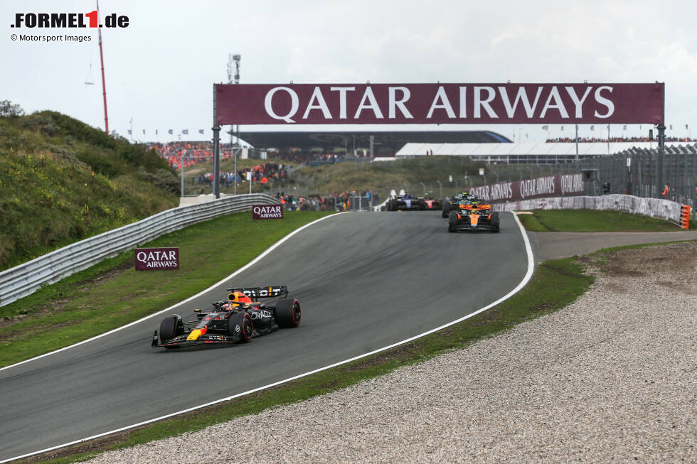 Foto zur News: Max Verstappen (Red Bull), Lando Norris (McLaren) und Fernando Alonso (Aston Martin)