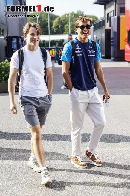 Foto zur News: Alexander Albon (Williams) und Oscar Piastri (McLaren)