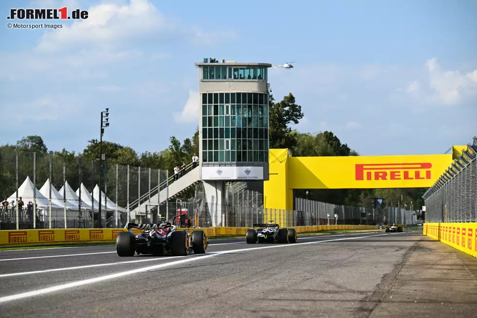 Foto zur News: Liam Lawson (AlphaTauri) und Nico Hülkenberg (Haas)