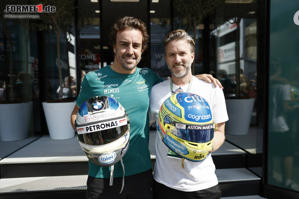 Foto zur News: Fernando Alonso (Aston Martin) und Nick Heidfeld