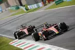 Foto zur News: Carlos Sainz (Ferrari) und Charles Leclerc (Ferrari)