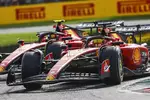 Foto zur News: Charles Leclerc (Ferrari) und Carlos Sainz (Ferrari)