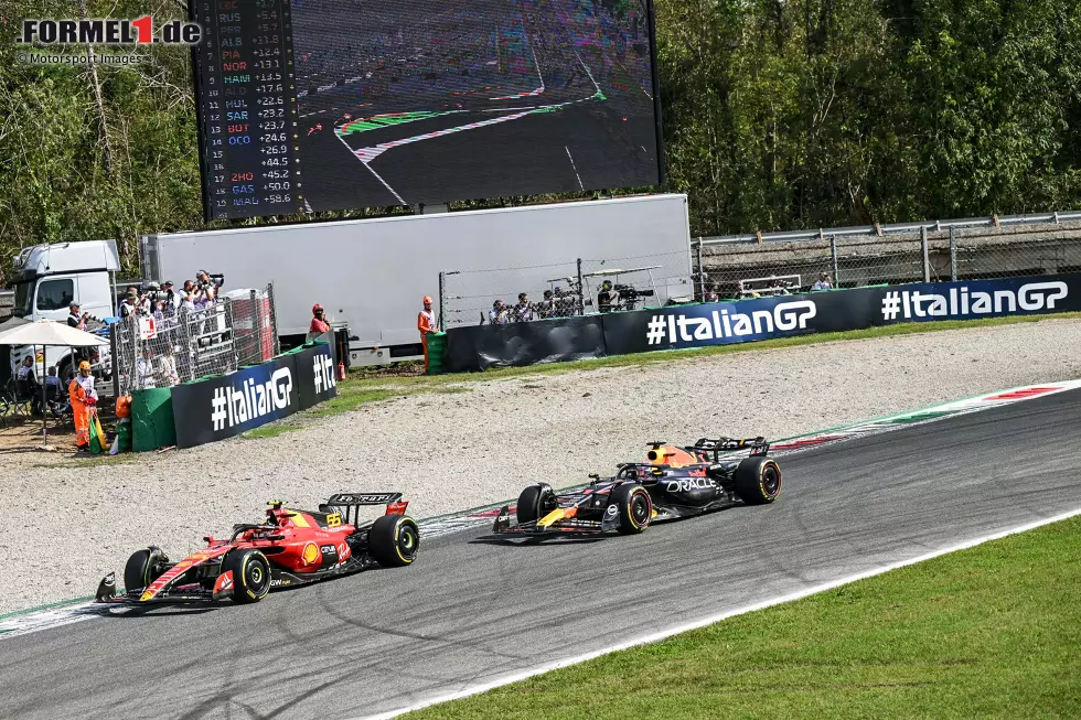 Foto zur News: Carlos Sainz (Ferrari) und Max Verstappen (Red Bull)