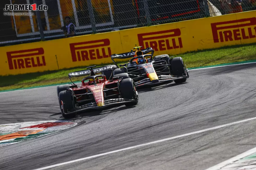 Foto zur News: Charles Leclerc (Ferrari) und Sergio Perez (Red Bull)