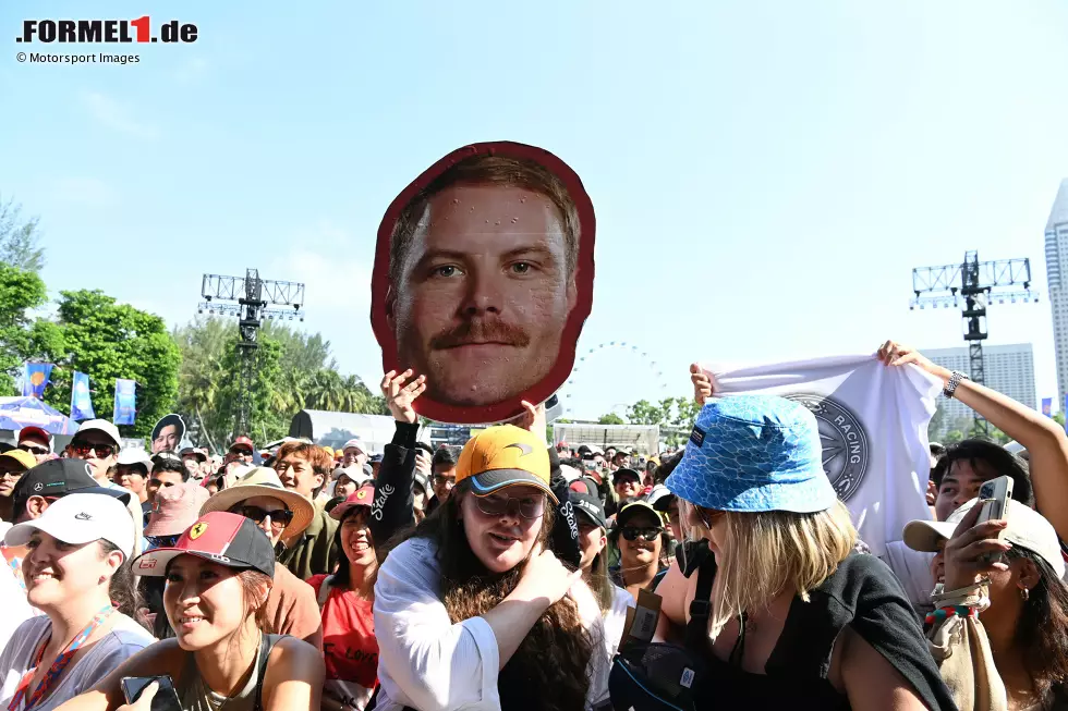 Foto zur News: Fans von Valtteri Bottas (Alfa Romeo)