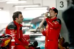 Foto zur News: Carlos Sainz (Ferrari) und Charles Leclerc (Ferrari)