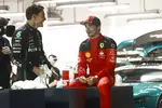 Foto zur News: George Russell (Mercedes) und Charles Leclerc (Ferrari)