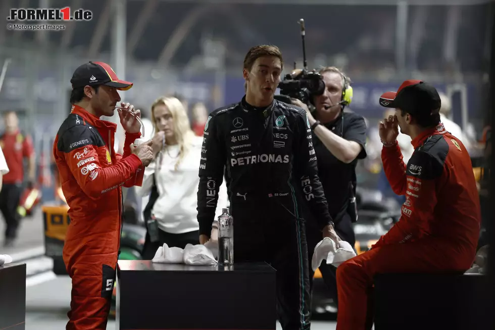 Foto zur News: Carlos Sainz (Ferrari), George Russell (Mercedes) und Charles Leclerc (Ferrari)