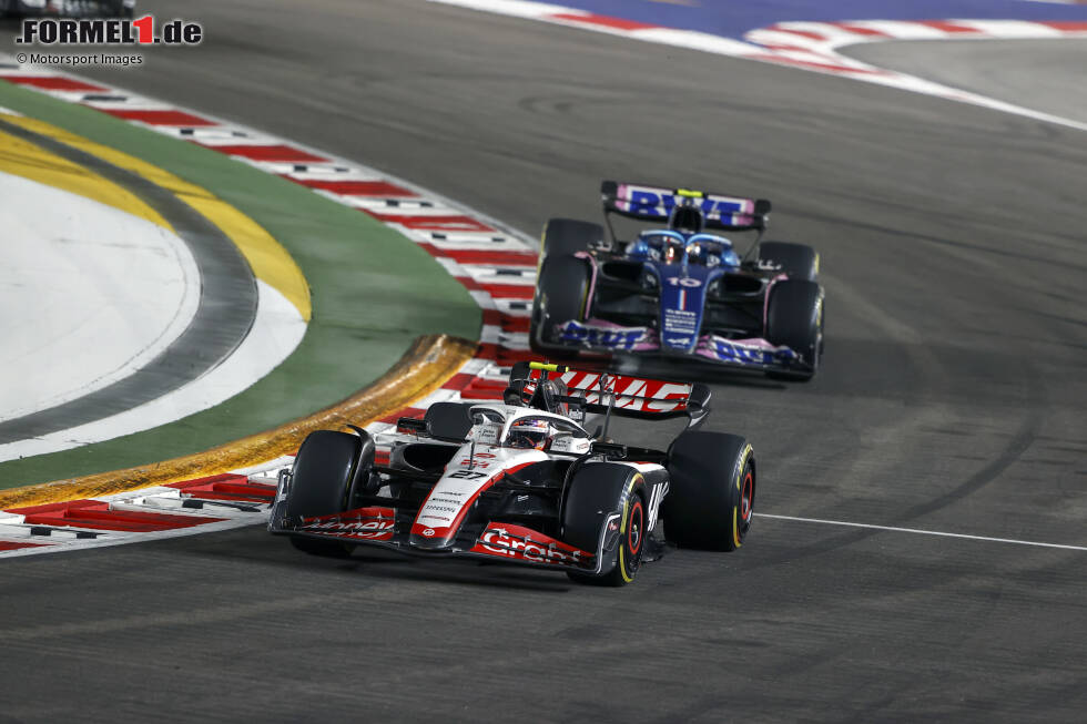 Foto zur News: Nico Hülkenberg (Haas) und Pierre Gasly (Alpine)