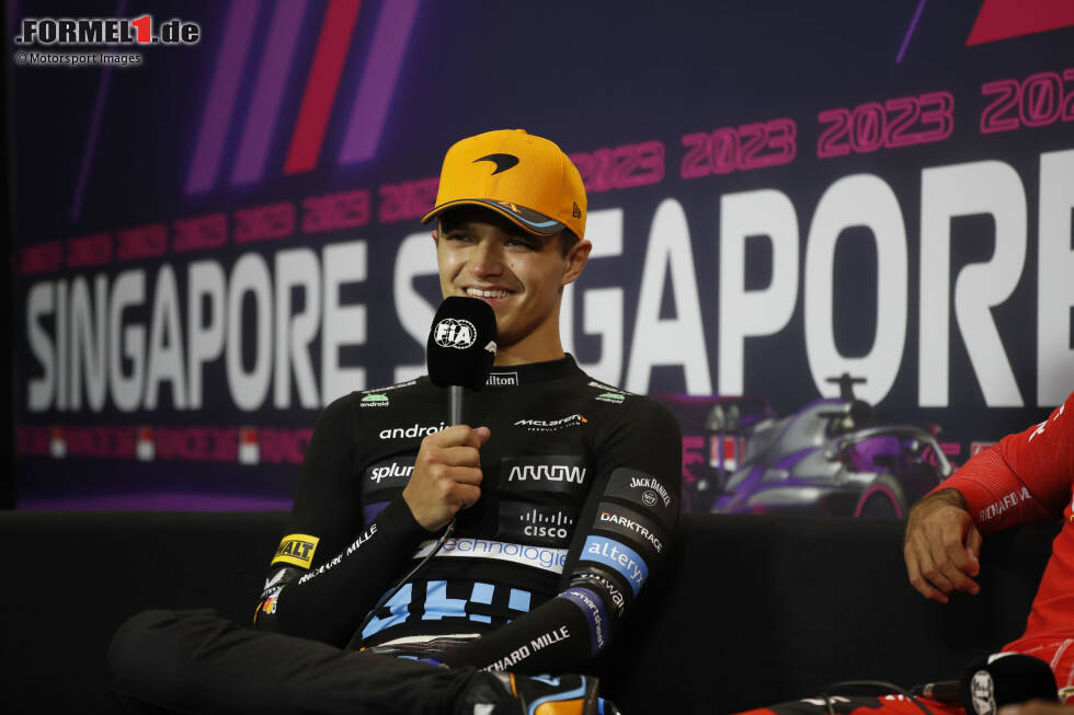 Foto zur News: Lando Norris (McLaren), Carlos Sainz (Ferrari) und Lewis Hamilton (Mercedes)