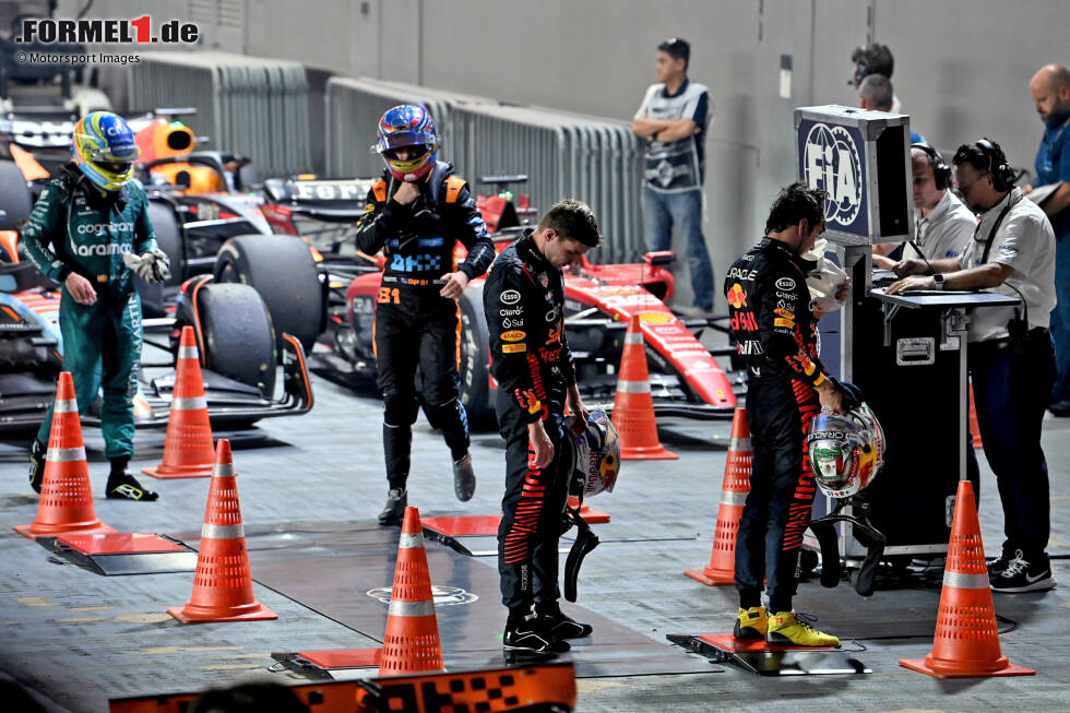 Foto zur News: Sergio Perez (Red Bull), Max Verstappen (Red Bull) und Oscar Piastri (McLaren)