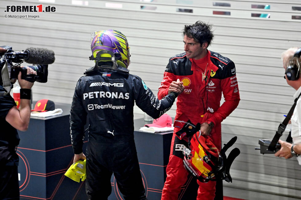 Foto zur News: Lewis Hamilton (Mercedes) und Carlos Sainz (Ferrari)