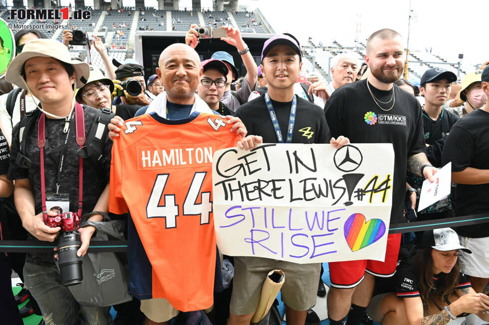 Foto zur News: Fans von Lewis Hamilton (Mercedes)