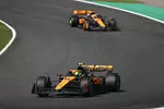 Foto zur News: Lando Norris (McLaren) und Oscar Piastri (McLaren)