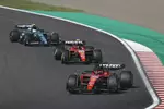 Foto zur News: Charles Leclerc (Ferrari), Carlos Sainz (Ferrari) und Fernando Alonso (Aston Martin)