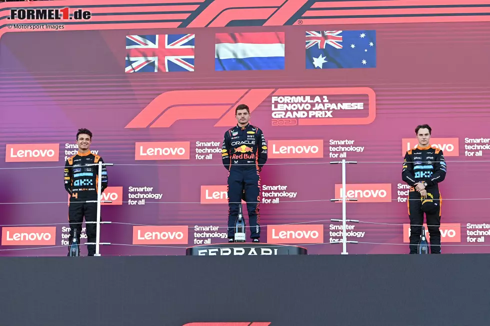 Foto zur News: Lando Norris (McLaren), Max Verstappen (Red Bull) und Oscar Piastri (McLaren)