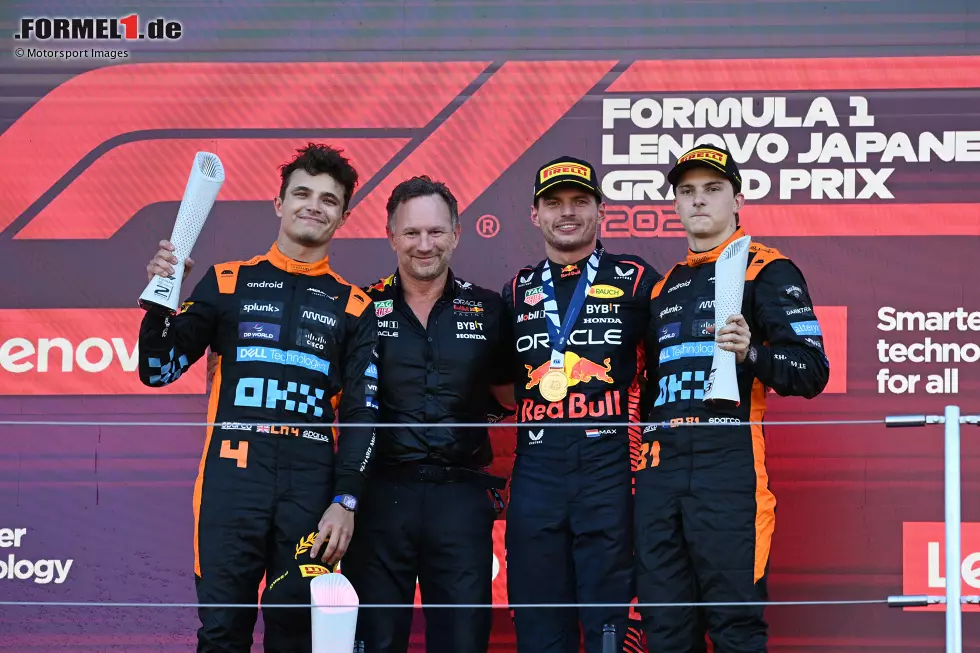 Foto zur News: Lando Norris (McLaren), Christian Horner, Max Verstappen (Red Bull) und Oscar Piastri (McLaren)