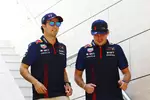 Foto zur News: Sergio Perez (Red Bull) und Max Verstappen (Red Bull)