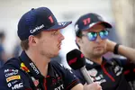 Foto zur News: Max Verstappen (Red Bull) und Sergio Perez (Red Bull)